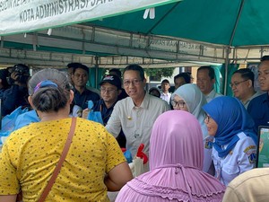 Tinjau Pasar Sembako Murah, Heru Budi Diteriaki Semoga Jadi Gubernur DKI
