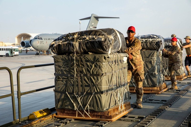 ISRAEL-PALESTINIANS/GAZA-AID DROP-US MILITARY U.S. Air Force drops humanitarian aid for Gaza residents, in this screengrab from a video released on March 5, 2024. US Central Command via X/Handout via REUTERS THIS IMAGE HAS BEEN SUPPLIED BY A THIRD PARTY