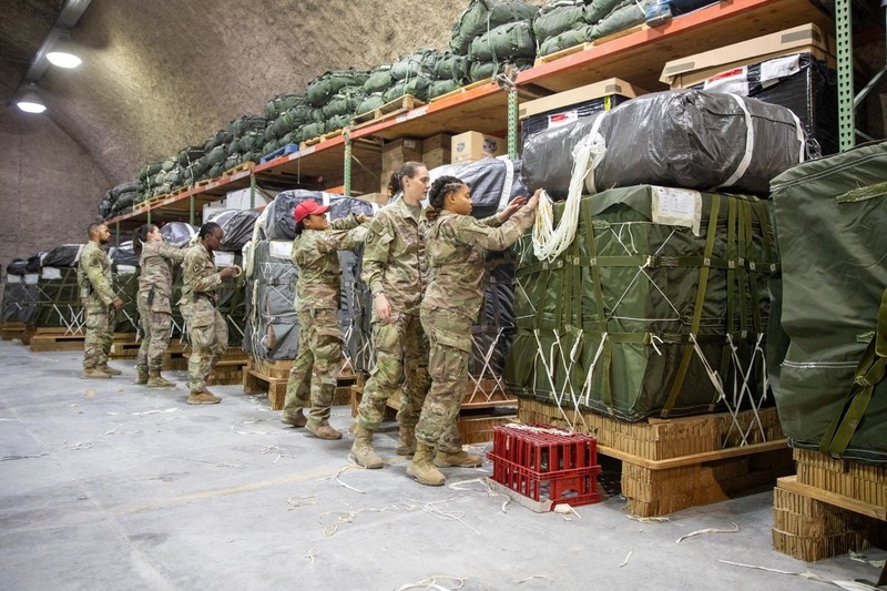 ISRAEL-PALESTINIANS/GAZA-AID DROP-US MILITARY U.S. Air Force drops humanitarian aid for Gaza residents, in this screengrab from a video released on March 5, 2024. US Central Command via X/Handout via REUTERS THIS IMAGE HAS BEEN SUPPLIED BY A THIRD PARTY