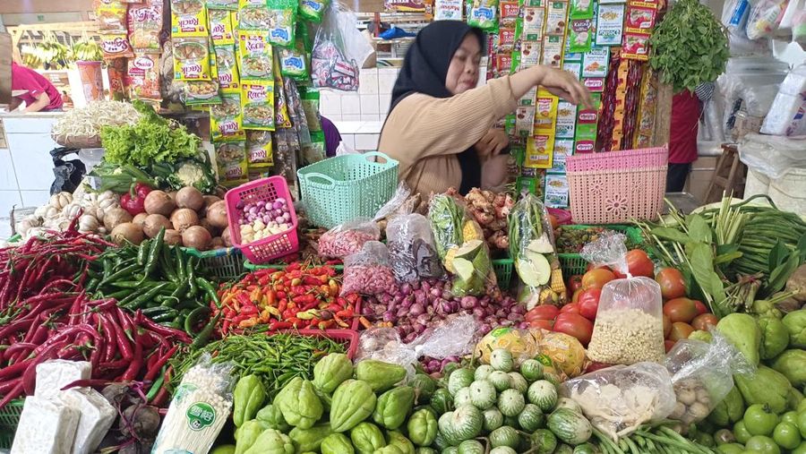 Jelang Ramadan, Harga Pangan di Pasar Tradisional Berterbanga. (CNBC Indonesia/Martya Sari)