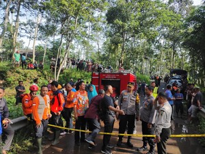 3 Orang Tertimbun Jembatan Roboh di Randuacir Salatiga, 1 Tewas