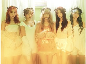 LE SSERAFIM Mendarat Mulus di Chart Billboard Lewat EASY