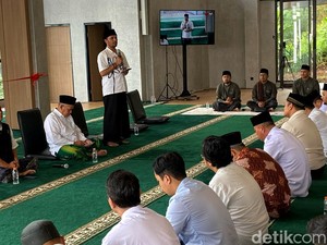 Ustaz Hanan Attaki Bangun Masjid Sunset di Bandung Timur