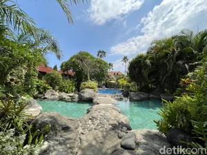 Cantik Menawan... Kafe Penuh Bunga di Sanur