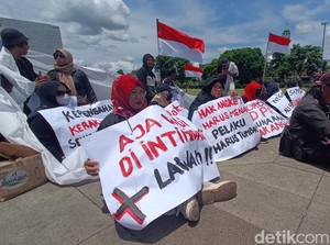Desak DPR RI Pakai Hak Angket, Massa di Banyumas Gelar Aksi Tapa Pepe
