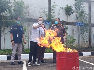 Ganja hingga Uang Palsu yang Kini Jadi Debu