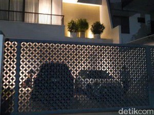 Jelang Tengah Malam, KPK Masih Geledah Rumah Hanan Supangkat
