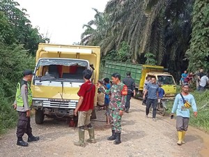 Yura Tewas Ditabrak Truk Sawit, Warga SAD di Merangin Blokir Jalan