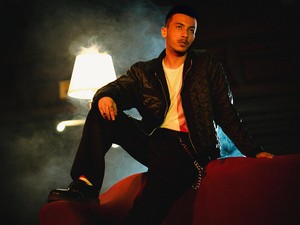 Aziz Hedra Rilis EP Perdana, Curhat Soal Patah Hati dan Move On