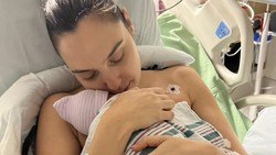 Gal Gadot Alami Gumpalan Darah Otak saat Hamil, Ini Gejala Awalnya