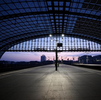 Stasiun & Bandara Jerman Lumpuh Total, Ada Apa?