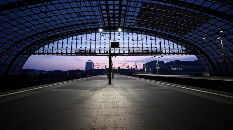 Trains operate outside the central train station as Germany?s GDL train drivers? union begins a 35 hour long strike over a wage dispute with Deutsche Bahn rail operator after rejecting a new tariff offer in Frankfurt, Germany, March 6, 2024.   REUTERS/Kai Pfaffenbach