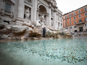 Turis Australia Telanjang di Italia, Dimassa Warlok