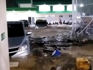 Banjir Sepinggang Rendam Permukiman-Rumah Sakit di Kendari, 1 Rumah Hanyut