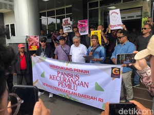 Sambangi Kantor DPD RI DIY, Massa Dukung Pembentukan Pansus-Hak Angket
