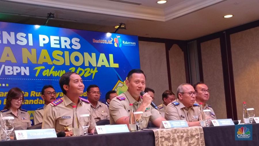 Menteri Agraria dan Tata Ruang/Kepala Badan Pertanahan Nasional (ATR/BPN) Agus Harimurti Yudhoyono atau yang akrab disapa AHY, menyampaikan komitmennya untuk menyelesaikan kasus sengketa Hotel Sultan. (CNBC Indonesia/Martyasari Rizky)