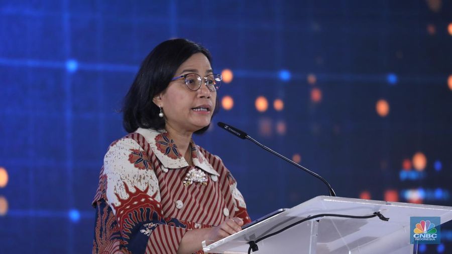 Menteri Keuangan RI, Sri Mulyani memberi sambutan di acara BRI Microfinance Outlook 2024, Jakarta, 7/4. (CNBC Indonesia/Tri Susilo)