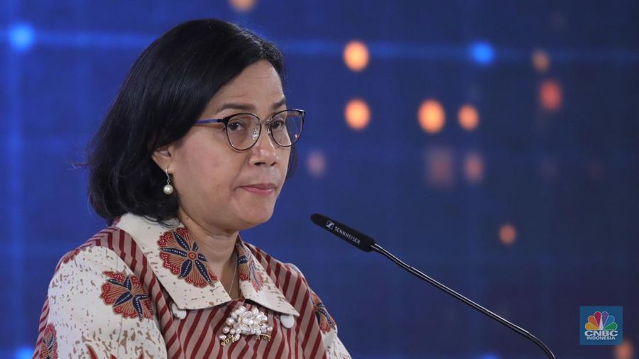 Menteri Keuangan RI, Sri Mulyani Menteri Keuangan RI, Sri Mulyani memberi sambutan di acara BRI Microfinance Outlook 2024, Jakarta, 7/4. (CNBC Indonesia/Tri Susilo)