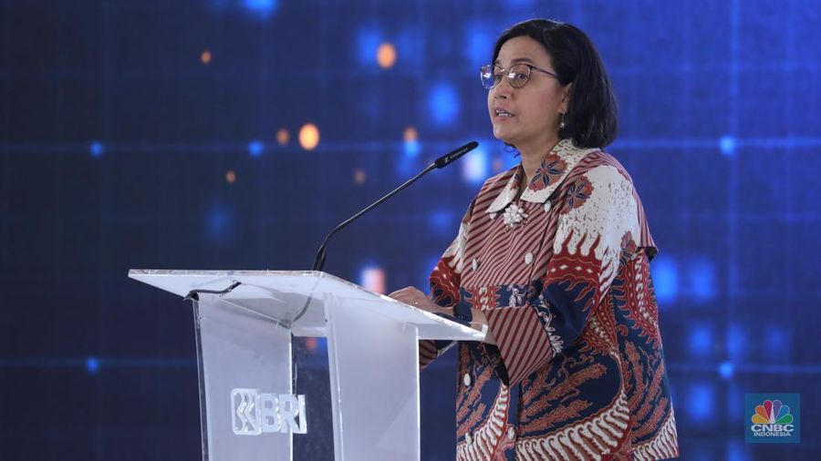 Menteri Keuangan RI, Sri Mulyani memberi sambutan di acara BRI Microfinance Outlook 2024, Jakarta, 7/4.  (CNBC Indonesia/Tri Susilo)