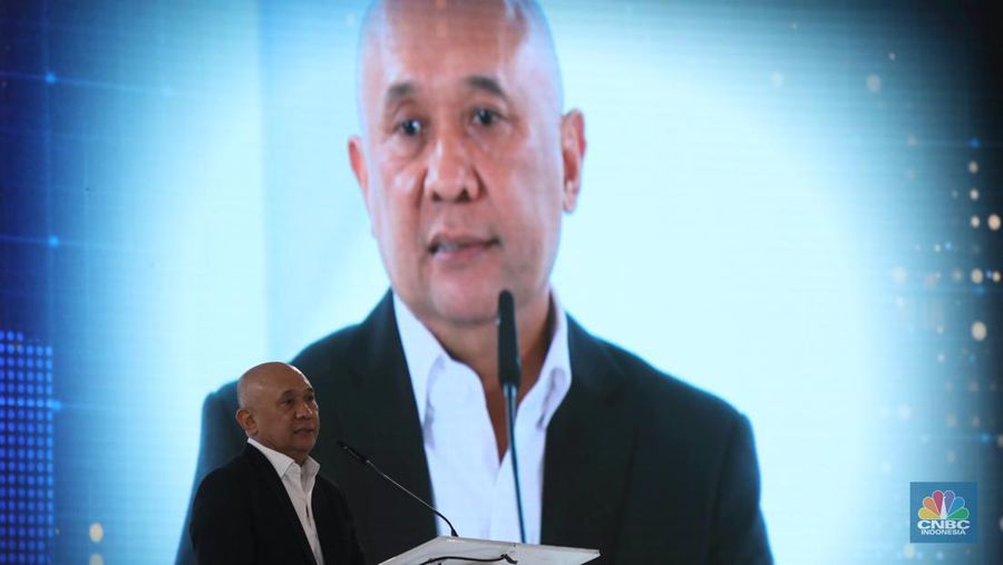 Menteri Koperasi dan UKM, Teten Masduki memberi sambutan di acara BRI Microfinance Outlook 2024, Jakarta, 7/4. (²©²ÊÍøÕ¾/Tri Susilo)