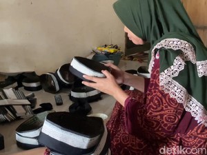 Perajin Songkok Banjir Pesanan Jelang Ramadan