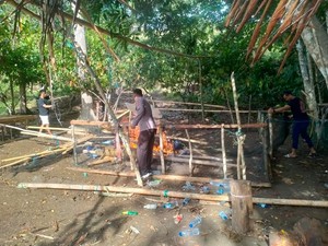 Polisi Bakar Arena Judi Sabung Ayam di Perbatasan Bone-Soppeng