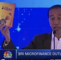 Jokowi Pamer 'Kripik Mama Muda': Saya Suka!