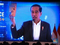 Intip Besaran THR dan Gaji Ke-13 Jokowi, Berapa Ya?