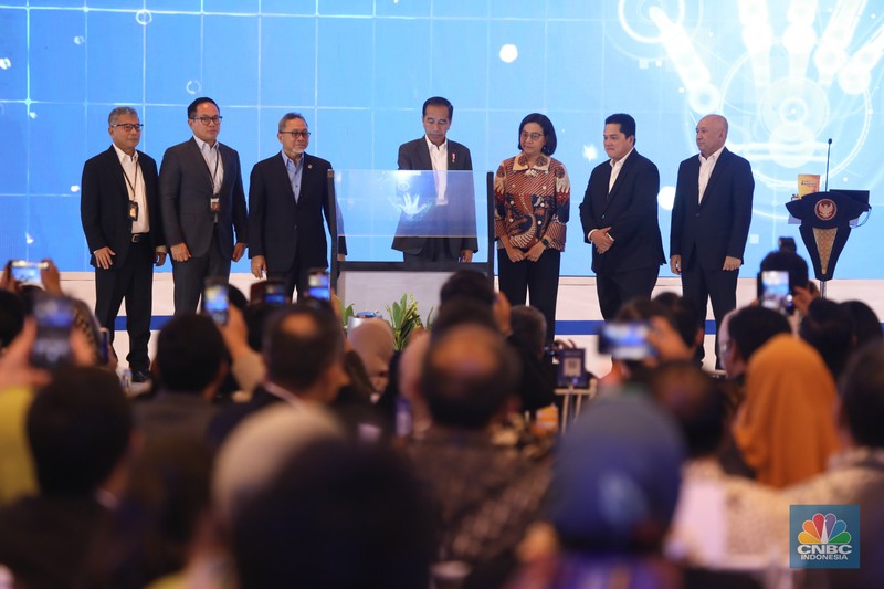 Presiden RI Joko Widodo memberi sambutan di acara BRI Microfinance Outlook 2024, Jakarta, 7/4. (CNBC Indonesia/Tri Susilo)