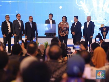 Potret Jokowi Terkagum-kagum di BRI Microfinance Outlook 2024