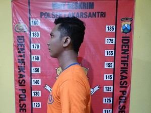Pemuda Lakarsantri Hendak Bacok Pengendara Mobil yang Hampir Senggol Motornya