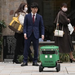 Gemoy Maksimal! Penampakan Robot Pengantar Makanan Wara-wiri di Jepang