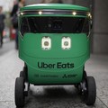 Robot pengantar makanan Uber Eats terlihat saat demonstrasi untuk media di Tokyo, Jepang, Selasa, 5 Maret 2024. Uber Eats Japan berencana meluncurkan layanan pengantaran robot tersebut di sebuah lingkungan di Tokyo, pada Rabu. (AP Photo/Shuji Kajiyam