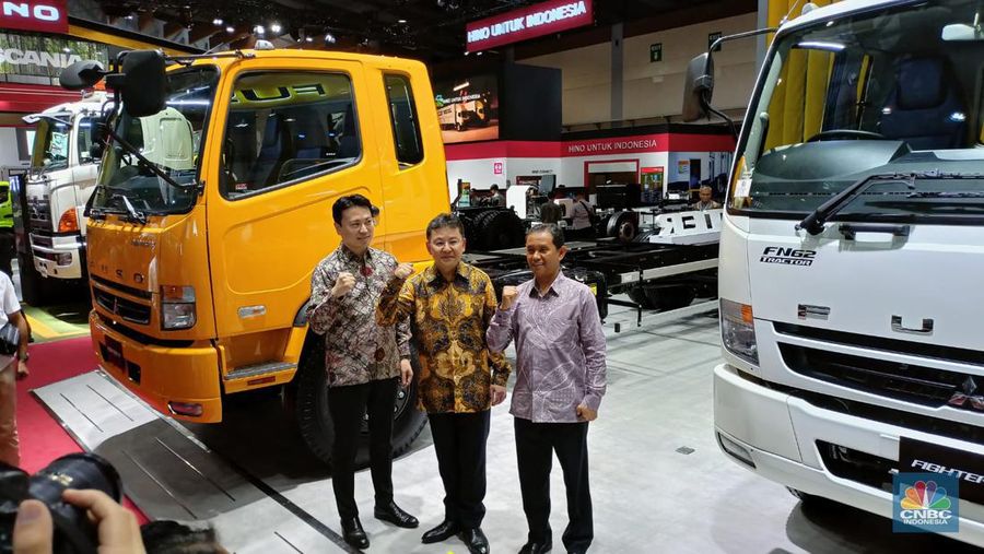 Truk Fuso mitsubishi di GIIOMVEC 2024. (CNBC Indonesia/Ferry Sandi)