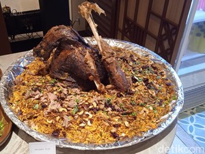 Hadir dengan Sentuhan Baru, Kafe Ini Sajikan Sop Kaki Kambing dan Nasi Biryani