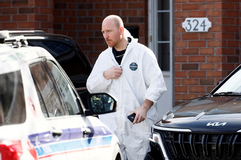 CANADA-OTTAWA/CASUALTIES Ottawa Police Service officers surround a home after four children and two adults were found dead inside a neighbouring house in the Ottawa suburb of Barrhaven, Ontario, Canada March 7, 2024. REUTERS/Blair Gable