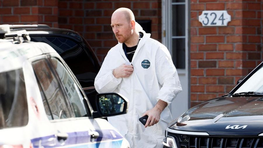 Ottawa Police Service officers surround a home after four children and two adults were found dead inside a neighbouring house in the Ottawa suburb of Barrhaven, Ontario, Canada March 7, 2024.  REUTERS/Blair Gable