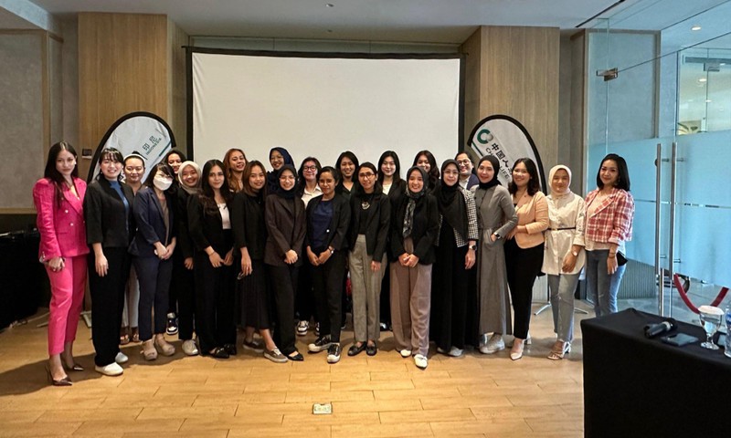 China Life Insurance Indonesia mengadakan acara Inspire Inclusion dalam rangka International Women’s Day 2024. Di Ancol Discovery Hotel, acara ini sebagai bentuk penghargaan untuk karyawan wanita dengan agenda literasi keuangan dan table manner sebagai bentuk penghargaan tahunan yang berlangsung di Ancol Discovery Hotel. China Life Insurance Indonesia mengadakan acara Inspire Inclusion dalam rangka International Women’s Day 2024. Di Ancol Discovery Hotel, acara ini sebagai bentuk penghargaan untuk karyawan wanita dengan agenda literasi keuangan dan table manner sebagai bentuk penghargaan tahunan yang berlangsung di Ancol Discovery Hotel. (Dok. InvestasiKu)