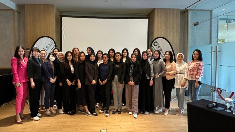 China Life Insurance Indonesia mengadakan acara Inspire Inclusion dalam rangka International Women’s Day 2024. Di Ancol Discovery Hotel, acara ini sebagai bentuk penghargaan untuk karyawan wanita dengan agenda literasi keuangan dan table manner sebagai bentuk penghargaan tahunan yang berlangsung di Ancol Discovery Hotel. (Dok. InvestasiKu)