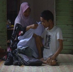 Tegarnya 3 Anak Buruh Cuci, Derita Penyakit Langka-Lemah Tak Berdaya