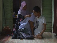 Tegarnya 3 Anak Buruh Cuci, Derita Penyakit Langka-Lemah Tak Berdaya