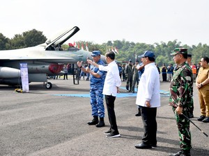 Jokowi-Prabowo Tinjau Kesiapan Pesawat Tempur di Pangkalan TNI AU Iswahjudi