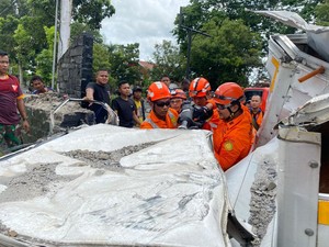 Mobil Boks Tabrak Gapura di Ring Road Barat, 1 Orang Tewas