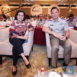 Kala Sri Mulyani Bawa Oleh-oleh Buat AHY, Isinya Bikin Melongo!
