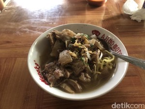 Mie Kocok BPJS Abah yang Viral di Bandung, Rasa Nikmat Porsi Banyak