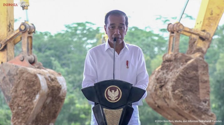 Presiden Joko Widodo saat melakukan Groundbreaking Paralympic Training Center, Karanganyar, (8/3/2024). (Tangkapan Layar Youtube Sekretariat Presiden)