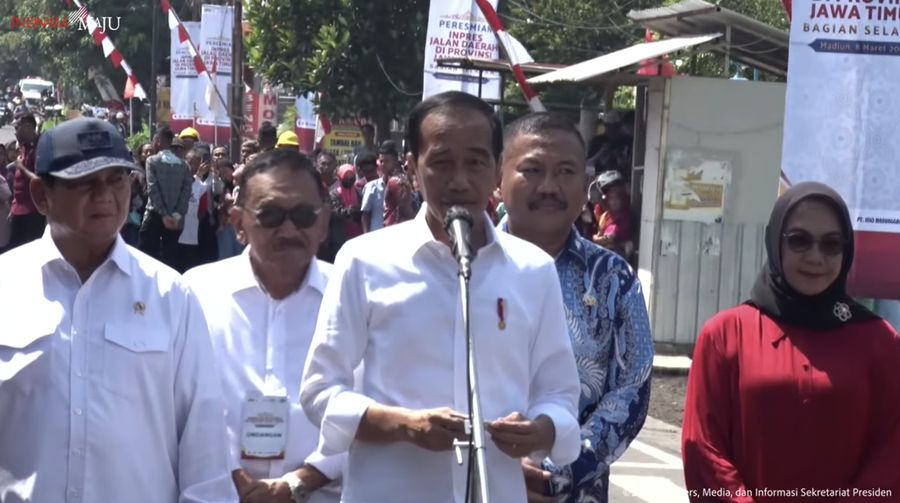 Presiden Jokowi Resmikan Inpres Jalan Daerah Provinsi Jatim Selatan, Kab. Madiun, 8 Maret 2024