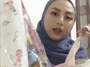 Intip Isi Souvenir Ultah Ameena Putri Aurel-Atta, Snack Hingga Perhiasan Emas