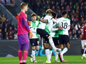 Si Merah Pesta di Praha, lalu Akhiri Rekor Buruk