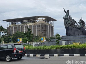 Tugu Zapin Kini Ditutupi Jaring Buntut Sering Dicuri Maling, PUPR Segera Perbaiki